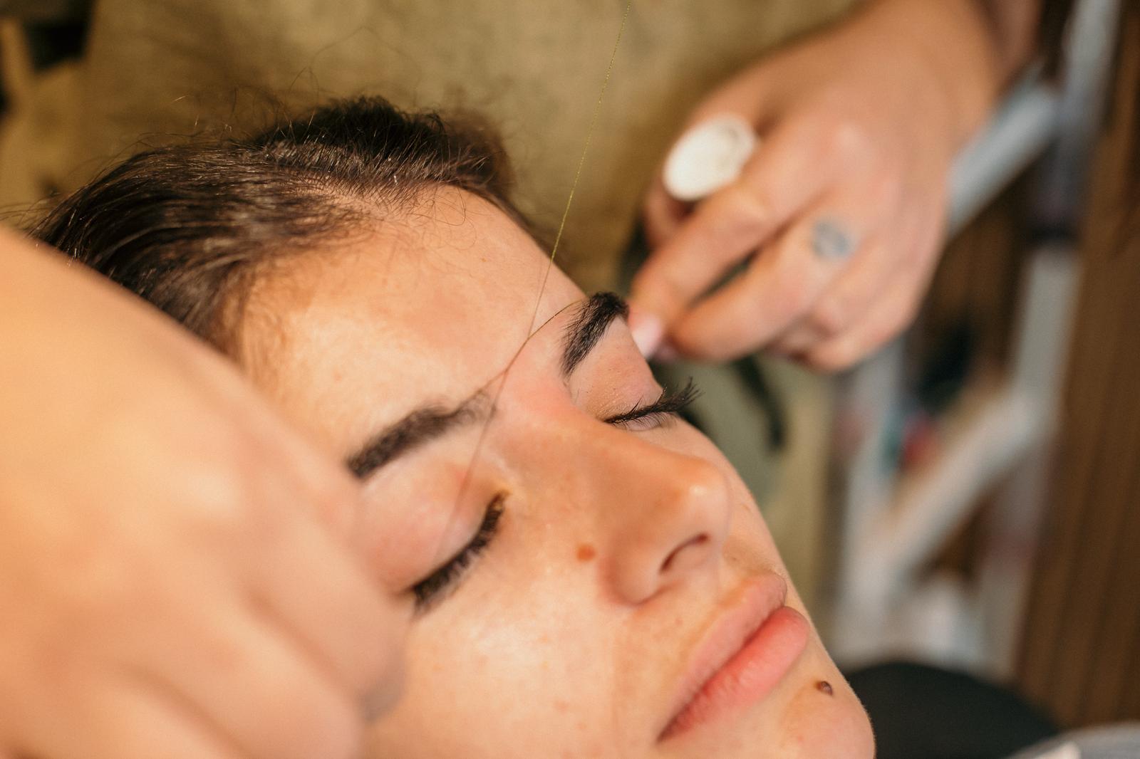 Diseño y tratamiento de cejas y pestañas en Oviedo