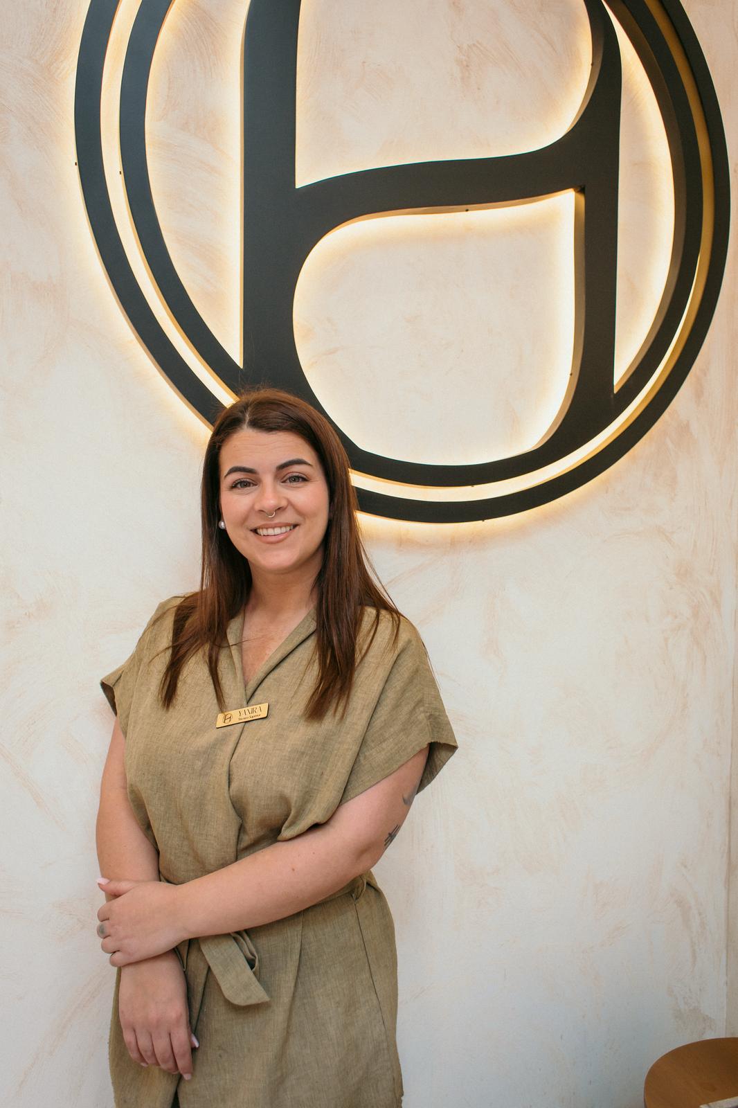 Yanira Álvarez Gabelas, técnico superior en estética y uñas en Aroa Ania Oviedo