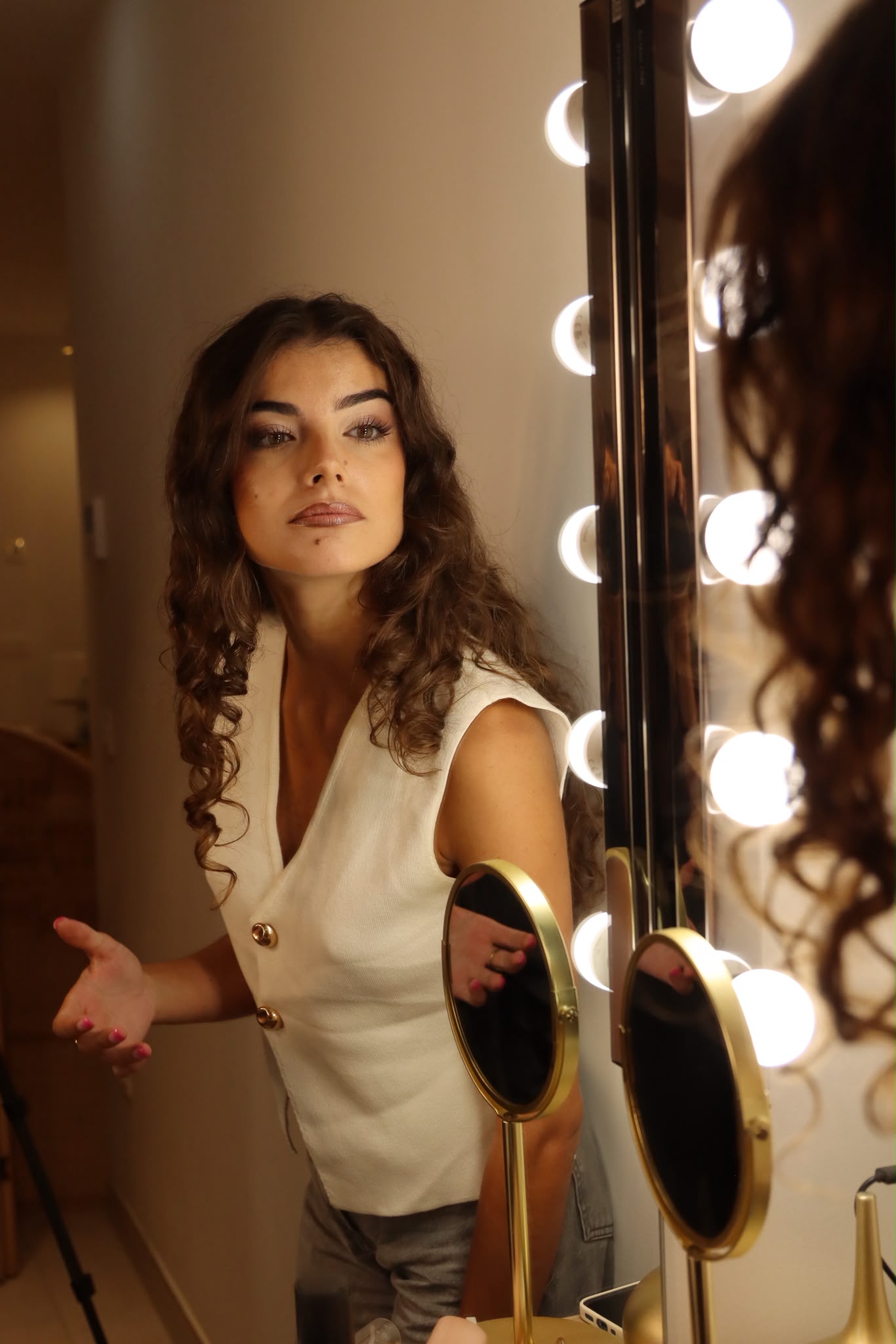 Look acabado ante el espejo Hollywood — Aroa Ania