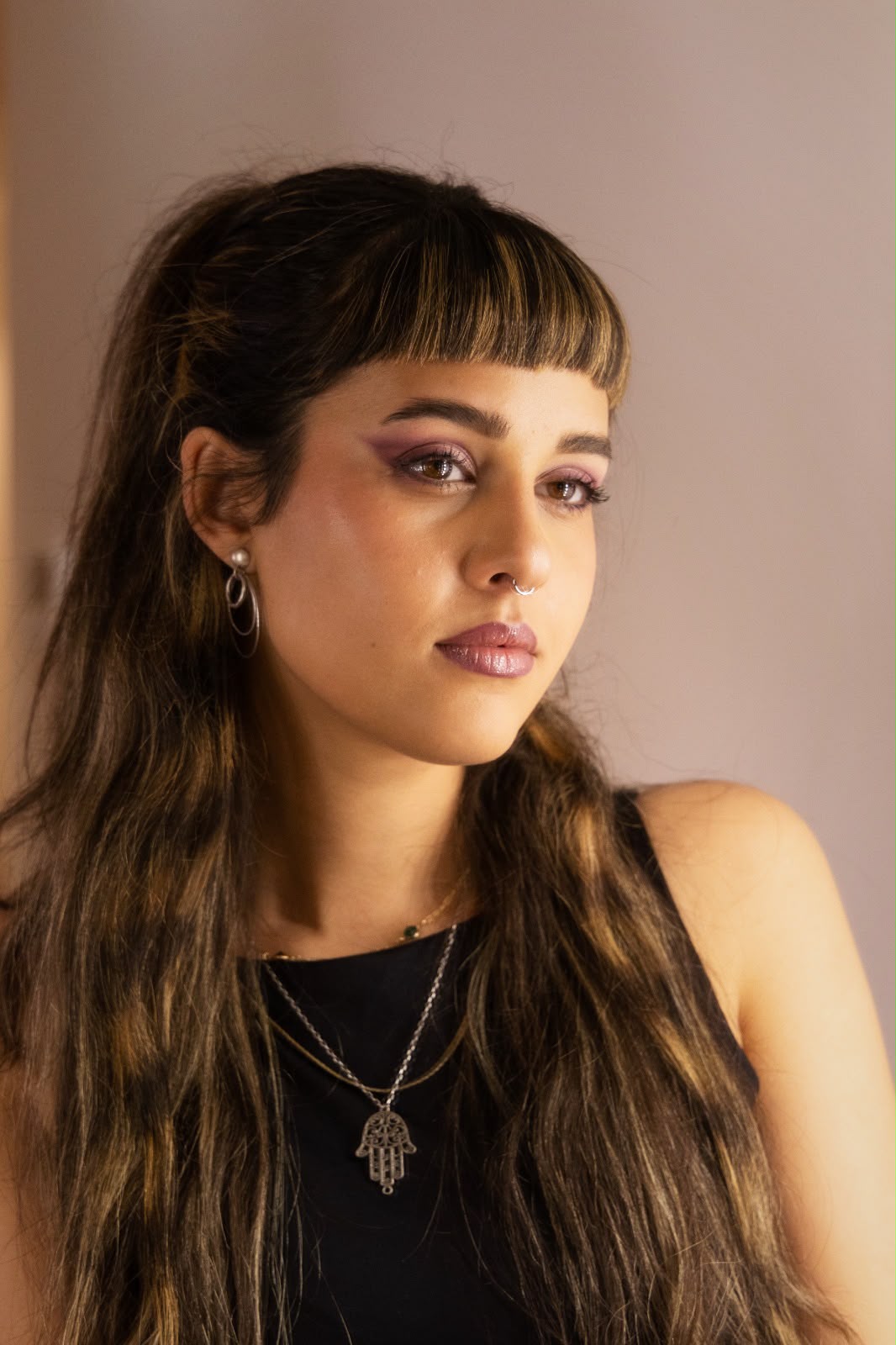 Look creativo con sombras malva — Aroa Ania