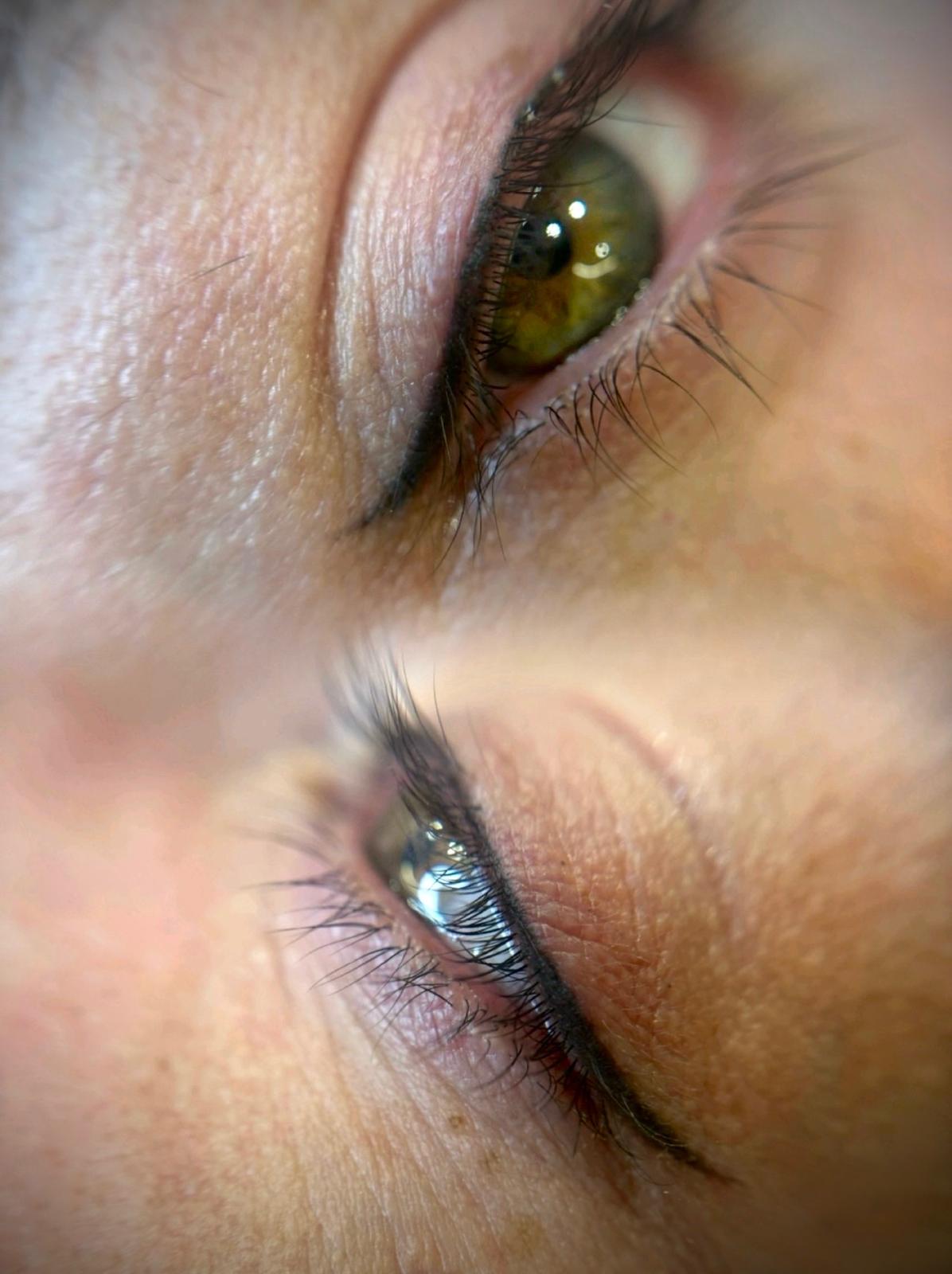 Micropigmentación de ojos — detalle de resultado en Aroa Ania